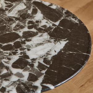 Table d'appoint moderne en verre de forme carrée avec base en métal, parfaite pour le salon, le café, le bureau et les espaces élégants de l'Inde - Product Image 3