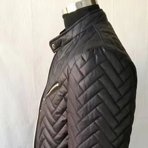 Chaqueta acolchada con capucha ecológica unisex de alta calidad con cierre de cremallera logotipo frontal personalizado informal a prueba de agua/viento - Product Image 1