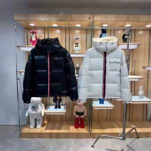 Veste d'hiver pour homme de haute qualité, légère, à capuche, en duvet, veste matelassée épaisse pour homme - Product Image 3