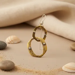 Boucles d'oreilles pendantes ovales texturées en plaqué or pour femmes, accessoire de mode élégant - Product Image 2