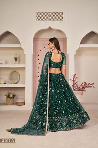 Precioso tejido mono neto color vino Lehenga Choli. Hecho en bordado pesado y lentejuelas, trabajo en todo el atuendo - Product Image 4