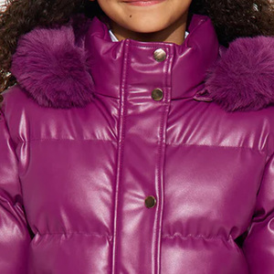 Cuello alto con capucha de tela ligera pero aislada con capucha/chaqueta acolchada con cierre de botón frontal colores y tamaños personalizados - Product Image 2