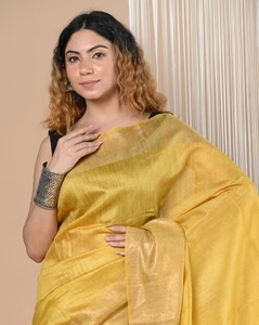 Sari en soie Tussar multicolore élégant pour femmes, offrant un attrait ethnique lisse et charmant pour les tenues de fête en provenance d'Inde - Product Image 4