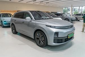 SUV de Lujo Usado 2024, Modelo de Carrocería Extendida de Alto Rendimiento, Interior Premium, Transmisión Automática, Asientos de Cuero, Listo para Usar - Product Image 3
