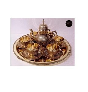 Théière en laiton de conception standard pratique avec une capacité généreuse idéale pour organiser des parties de thé ou profiter de plusieurs portions - Product Image 1