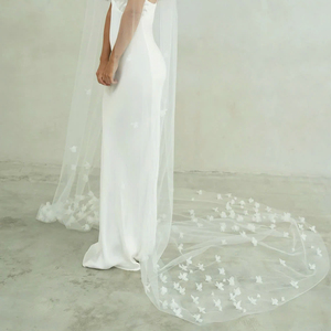 Voile de mariage floral, voile de mariage doux à un niveau avec des fleurs à la main, voile de mariée avec des fleurs pour mariage - Product Image 2