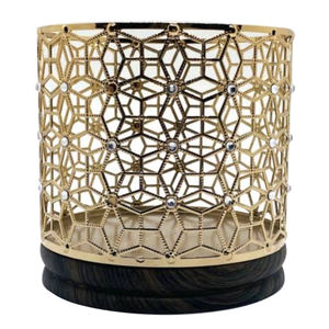 Porte-bougie en métal décoratif de taille standard avec finition dorée gravée à la main pour mariage et décoration de la maison - Product Image 1