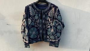 Veste d'hiver indienne à la mode pour femmes et manteau Kimono brodé en velours Suzani unisexe pour femmes - Product Image 3