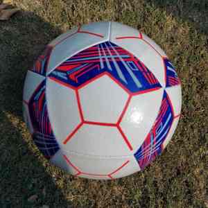Nueva llegada pelotas de partido Mejor diseño Balón de fútbol Venta caliente Material de cuero Alto servicio OEM Mejor balón de fútbol Precio económico - Product Image 2