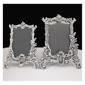 Cadre photo en métal au design unique et écologique avec taille et couleur personnalisables, décoration moderne pour la maison pour un style de vie haut de gamme - Product Image 1