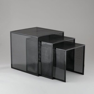 Marco de hierro forjado con mesa auxiliar de diseño de cuerda exterior con patas ornamentadas y acabado desgastado ideal para decoración al aire libre - Product Image 3