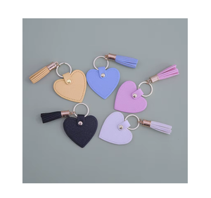 Llavero de cuero con forma de corazón, llavero de coche de Metal de amor, llavero colorido personalizado de corazón pequeño de alta calidad - Product Image 4