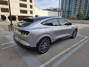 Camión Volquete Usado 2024 Impecable y Limpio con Volante a la Izquierda, Asientos de Cuero y Faros de Xenón en Venta - Product Image 4