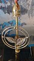 Fabricant de drapeaux miniatures tissu de coton brillant croix support de table de base en laiton chic