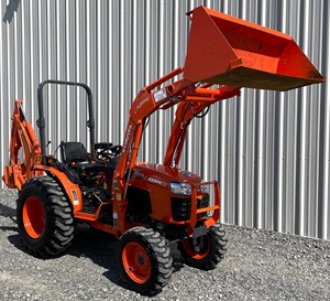 Kubota B3300SU 4x4 33 HP con Cargador Frontal y Trasero, Cucharón Desmontable y Retroexcavadora - Product Image 1