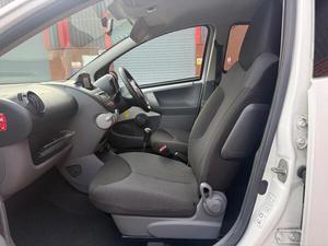 TOYOTA AYGO USADO CON VOLANTE A LA IZQUIERDA/DERECHA - Product Image 4