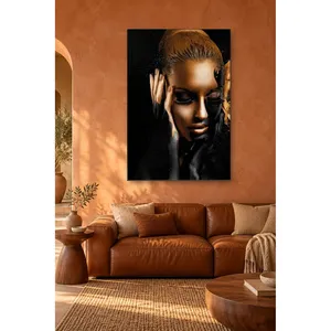 Impression sur toile Fida : Femme africaine aux yeux fermés, avec feuille d'or - Product Image 1