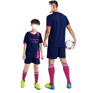 Vente en gros de vêtements de football pour hommes avec logo personnalisé Conception d'ensembles de découpe automatisée OEM - Product Image 3
