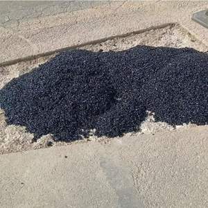 EasyPave Cold Patch pour les projets de bricolage, offrant une application simple et une forte adhérence pour les besoins de réparation à domicile - Product Image 4