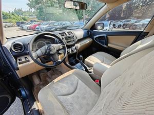 2010 Base de RAV-4 Toyota avec boîte de vitesses automatique sièges en cuir caméra arrière galerie de toit en alliage volant gauche taille de pneu R17 - Product Image 5