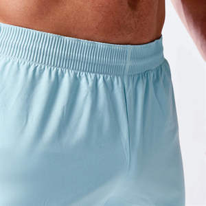 Short de gym en polyester léger pour homme, avec logo personnalisé, short de jogging respirant et à séchage rapide, short de fitness solide et confortable - Product Image 3