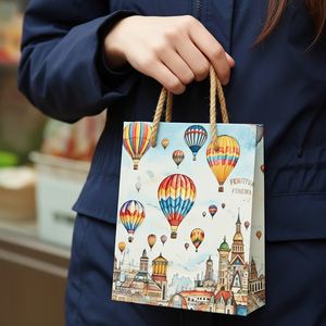 ถุงกระดาษเคลือบลามิเนตหรูหราแบบกำหนดเอง เป็นมิตรกับสิ่งแวดล้อม ย่อยสลายได้ ผิวด้าน สำหรับร้านขายเสื้อผ้า บรรจุภัณฑ์ของขวัญ และการตกแต่ง - Product Image 3