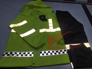 Traje de lluvia reflectante de alta visibilidad con logotipo personalizable, chaqueta de trabajo al aire libre a prueba de viento, conjunto de impermeable de seguridad de Material de algodón y poliéster - Product Image 2