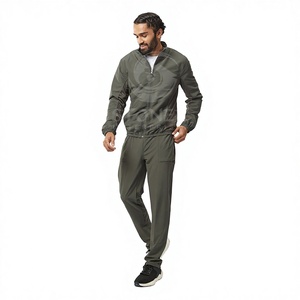 ชุดวอร์มผู้ชายแบบสั่งทำพิเศษ เสื้อฮู้ดดี้และกางเกงขายาว ชุดออกกำลังกาย ขายส่ง รับผลิตพร้อมสกรีนโลโก้ตามแบบ - Product Image 1