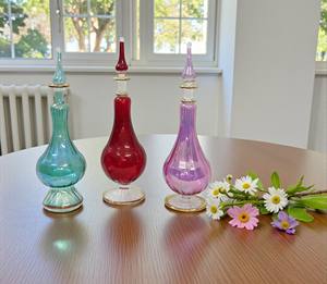 Flacon de parfum égyptien en verre soufflé à la main ZAHEREEN LW13, grand, violet, rouge, turquoise, côtelé, souvenir - Product Image 2