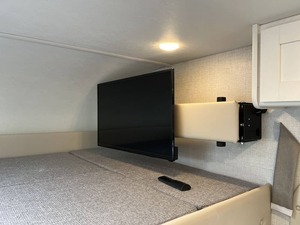 New 2026 T-h-o-r F-r-e-e-d-o-m E-l-i-t-e 19H-X-F Travel Trailers Outdoors Caravan House RV Camper Trailer for Sale - Product Image 3