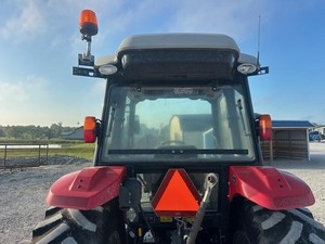 Tracteur utilitaire Massey Ferguson 4608-Puissance fiable et polyvalence robuste - Product Image 3