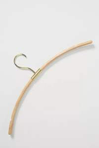 ไม้แขวนสูททำจากไม้ธรรมชาติออกแบบมาเพื่องานหนักพร้อมตะขอหมุนโครเมี่ยมและบาร์อเนกประสงค์สำหรับเสื้อแจ็กเก็ตและกางเกง - Product Image 2