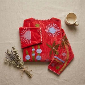 Abrigo de Invierno de Terciopelo Rojo Carmesí con Bordado Suzani y Motivos en Verde Salvia y Azul Cielo - Product Image 6