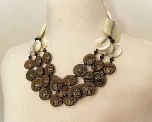 Collar de resina epoxi esmaltada colorida Estilo de Ángel moderno Diseños personalizados Modelo Alta calidad Ligero Durable Moda MN - Product Image 3