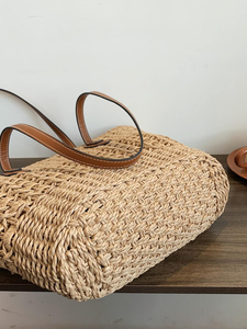 Sac fourre-tout décontracté d'été fait à la main pour femmes sac de voyage en paille tissé de plage perle plume décoration poignées en cuir Vietnam - Product Image 3