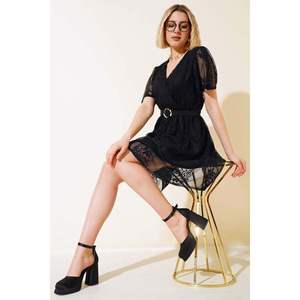 Robe de carrière à manches courtes en dentelle noire - Product Image 3