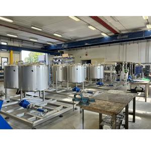 Réservoir fabriqué sur mesure résistant à la corrosion pour le stockage de produits chimiques et la manipulation de liquides dangereux, disponible à un prix abordable - Product Image 3