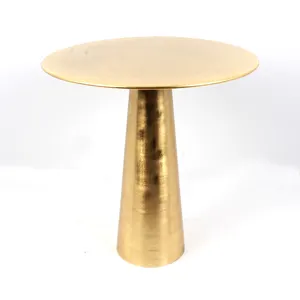 천연 황동 마감 된 철 사이드 테이블 현대 디자인 철 사이드 테이블 골드 완성 라운드 탑 소파 엔드 테이블 금속 가구