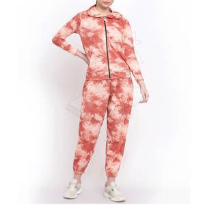 Chándal estampado ligero hecho en Pakistán para mujer, diseñado para la comodidad y la flexibilidad, perfecto para la temporada de invierno - Product Image 2