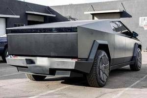 Serie Foundation 2024, 600 hp, Motor Dual, Tracción en las Cuatro Ruedas, Exoesqueleto de Acero Inoxidable, Volante a la Izquierda, Cuero, Edición Limitada - Product Image 5