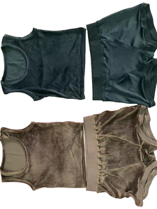 Ensemble de deux pièces pour femme, style décontracté, haut de sport à bretelles spaghetti en velours doux personnalisé, style doux, haut de sport à bretelles spaghetti en velours doux, short en dentelle, ensemble de deux pièces pour l'entraînement, 100% - Product Image 4