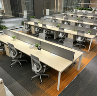 Postes de travail modulaires en open space, bureau moderne pour 6 à 8 personnes, table de poste de travail avec écran