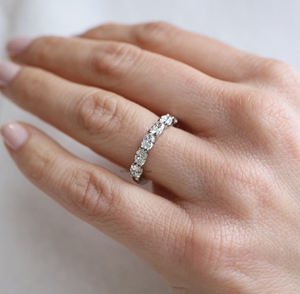 1,5 TC East West Wedding Band en oro blanco sólido de 14K Anillo apilable de eternidad de tres cuartos Joyería nupcial a juego en tendencia - Product Image 5