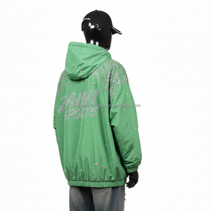 Veste coupe-vent haut de gamme pour femmes, tissu polyester lisse 130GSM, couleur verte, avec logo personnalisé en strass, veste pour femmes - Product Image 5