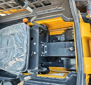 Prix d'usine XC7 SR08 Chargeuse sur pneus compacte robuste à direction par dérive Vente en gros - Product Image 3