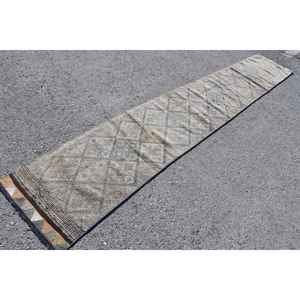 Alfombra Turca Vintage, Alfombra de Pasillo de 1.9x11.5 pies, Alfombra de Lana Marroquí Gris Marrón - Product Image 2