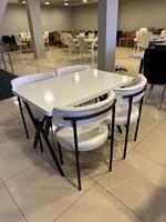 Ensemble de table à manger moderne VALENCIA avec 4 chaises, plateau en aggloméré et verre trempé, pieds en métal - Best Seller, première qualité pour salle à manger