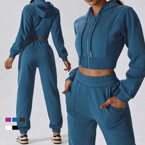 Ensemble de vêtements d'hiver pour femmes, haut court zippé avec capuche, pantalon de jogging ample à jambe droite, sweat-shirt en polaire - Product Image 1