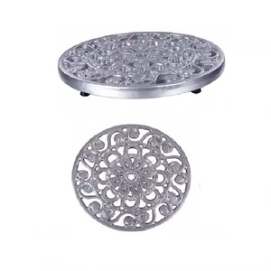 Salvamanteles redondo de metal fundido a mano, salvamanteles de estilo clásico y diseño de metal con acabado de color gris, bandeja resistente al calor de mesa - Product Image 5
