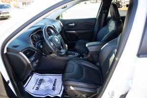 CHEROKEE LATITUDE LUX 2022 USADO EN EXCELENTES CONDICIONES, SUV 4WD, INTERIOR BLANCO, TRANSMISIÓN AUTOMÁTICA DE GASOLINA DE 9 VELOCIDADES, TRACCIÓN EN LAS CUATRO RUEDAS - Product Image 2